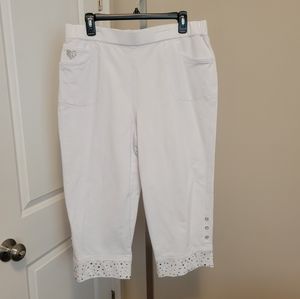 Quacker Factory white crop pants Large Sparkle detail